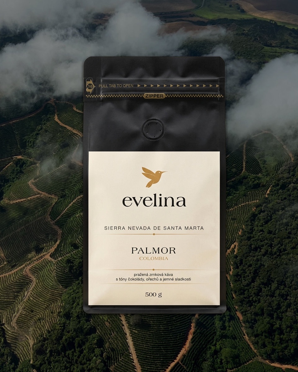 evelina Palmor bag on the farm